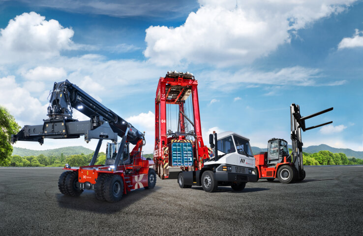 Equipamentos - Fornecemos tratores de terminal, reachstackers, empilhadeiras, manipuladores de contêineres vazios, straddle carriers e spreaders para guindastes de última geração.