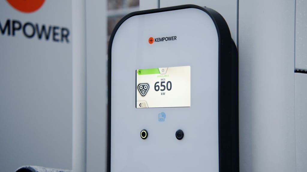 Megawatt Charging System - Charging panel 6144x3456_2025-12-05.jpg Megawatt Charging System - Charging panel 6144x3456_2025-12-05.jpg